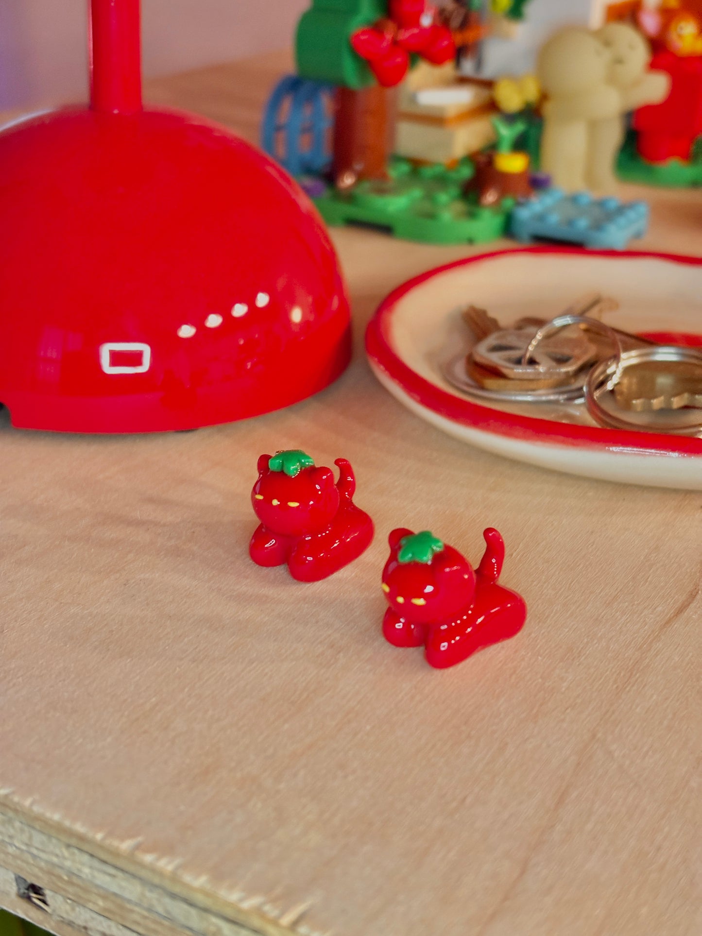 Teeny tiny tomato kitties